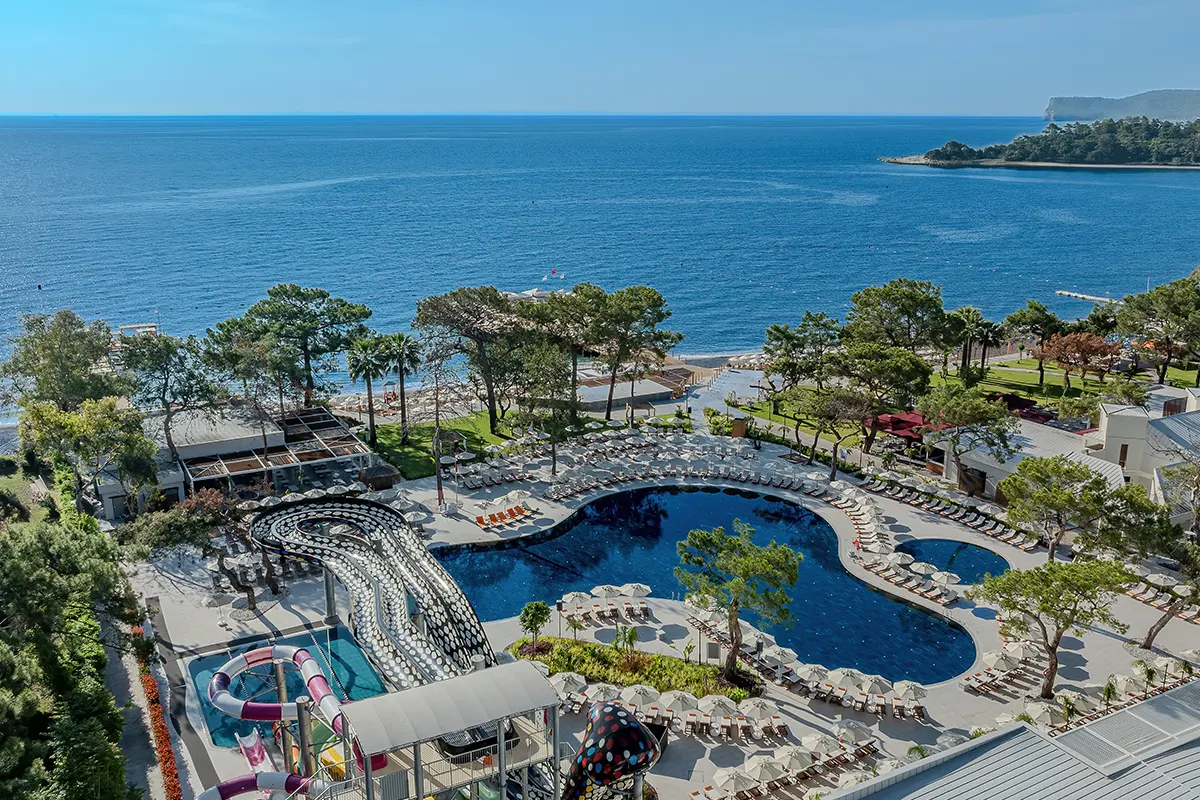 Pool & Beach Pool & Beach